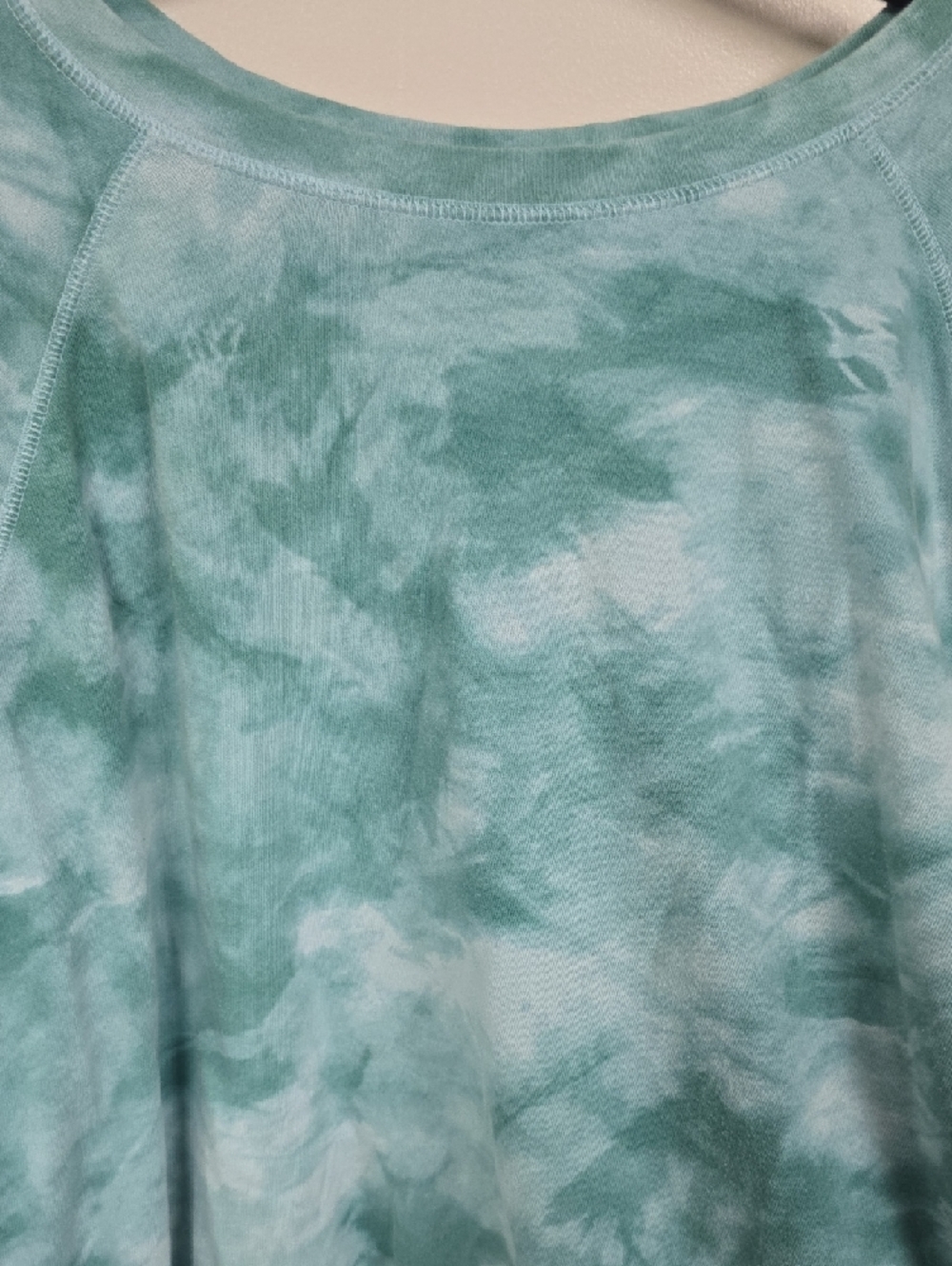 🎊 Old Navy Mint Green Tie-Dye Pullover Sweatshirt - Picture 4 of 4